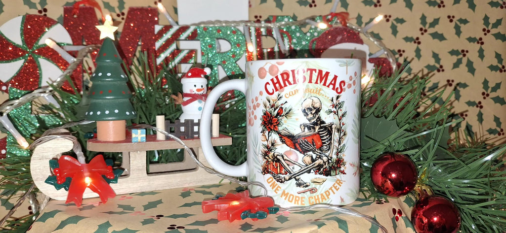 Mug de Noël , Squelette lecteur, “Encore un chapitre” – Cadeau original pour lecteur de dark romance– Mug livre